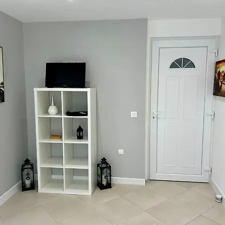 Au Calme/patio Apartment *